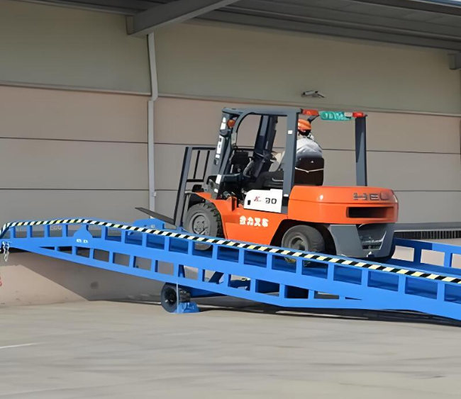 昂仁移动式卸货平台（叉车用）
